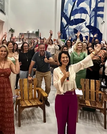 Dani Ferrari em palestra para evento corporativo