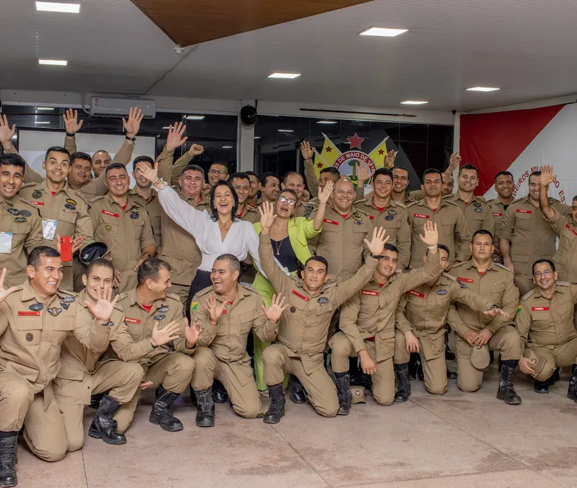 Participantes comemorando ao final do treinamento