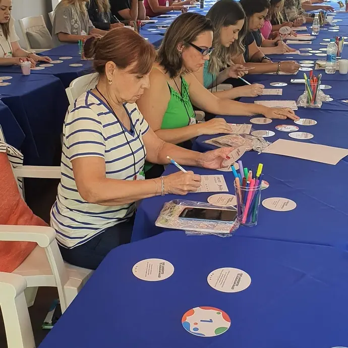 Participantes jogando os Jogos da Descoberta em treinamento